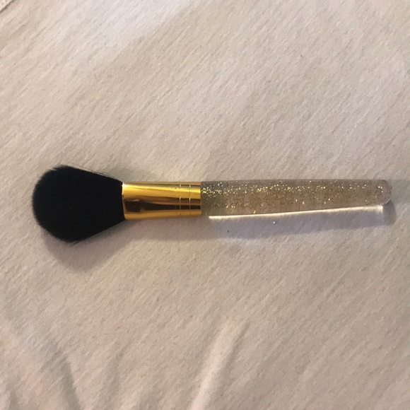 Powder Brush - Picture 1 of 1